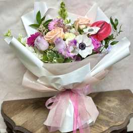 The Queen White & Pink Bouquet
