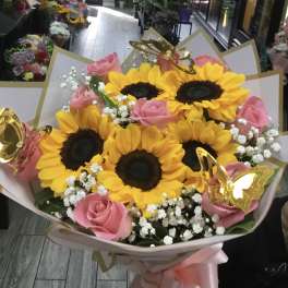Bouquet of sunflowers and pink roses with white baby's breath