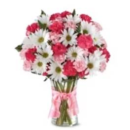 Bouquet of pink carnations and white daisies in a clear glass vase