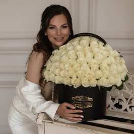 75 White Roses Signature Box