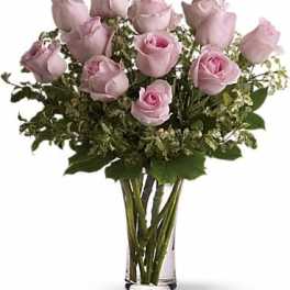 Bouquet of pale pink roses in a clear glass vase