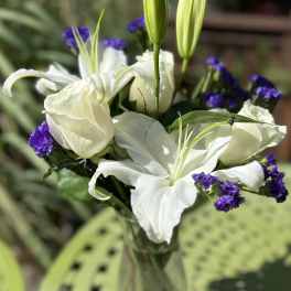 PEACEFUL LILY BOUQUET