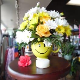 Teleflora's Be Happy Bouquet With Roses 