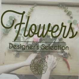 Flower shop sign with the words "Flowers Designer's Selection"