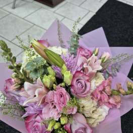 mixed bouquet lilys hortencias etc