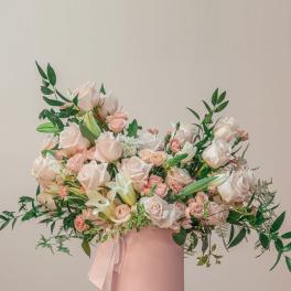 Special Pink Box with Pink & White Flowers – Elegant Gift for Romantic Occasions