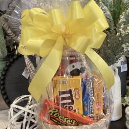 Gift basket with candy bars wrapped in clear cellophane and a yellow bow