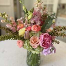 Mixed pastel bouquet in a clear glass vase