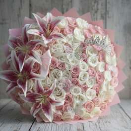 Luxury Rose Bouquet with Lily Accents
