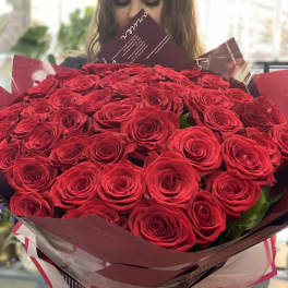 Gloria 50 red roses.