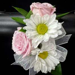 Eastern Star - Roses and Daisies Corsage #3 ***NOT FOR PROM****