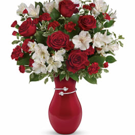 Teleflora's Pair Of Hearts Bouquet DX