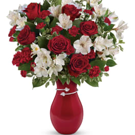 Teleflora's Pair Of Hearts Bouquet PM