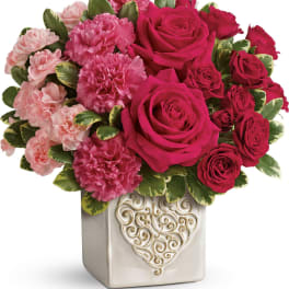 Teleflora's Swirling Heart Bouquet DX