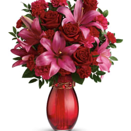 Teleflora's Crimson Kisses Bouquet DX