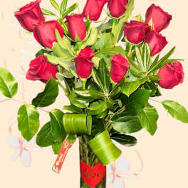 12/18/24 Kisses Short Stemmed Red Roses Valentine's Bouquet