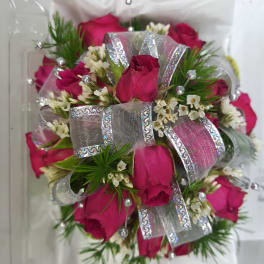 Pink rose bouquet with silver ribbon in a clear plastic box