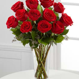 Bouquet of red roses in a clear glass vase