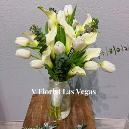 Calla lily and Tulip bridal bouquet with groom boutonniere and groomsman boutonniere
