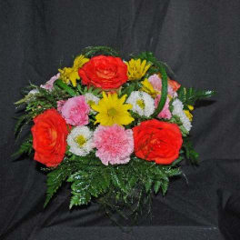 Bouquet of red roses and mixed daisies on a dark background