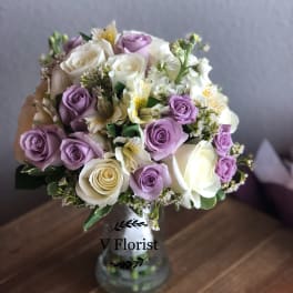 Bouquet of lavender and white roses in a glass vase