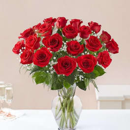 Bouquet of red roses in a clear glass vase