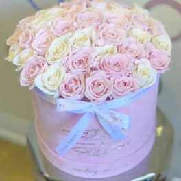 Everlasting Pink&White Signature Box - Real Roses that last up to 3 years