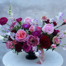 Pink and burgundy mixed bouquet in a black vase