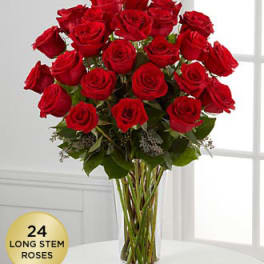 Bouquet of red roses in a clear glass vase