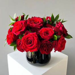 Bouquet of red roses in a black vase