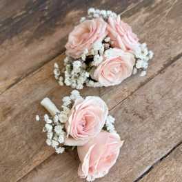 Baby's breath & spray roses Corsage