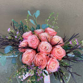 Dozen Roses Low and Lush Peach Tones