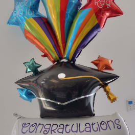 Graduation balloon bouquet with stars and a cap-shaped balloon