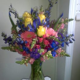 Colorful bouquet of mixed flowers in a clear glass vase