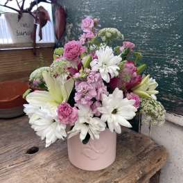 Pink and white mixed bouquet in a blush vase