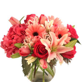 Pink and red mixed bouquet in a glass vase