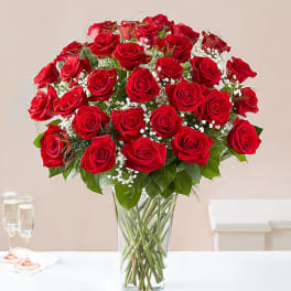 Bouquet of red roses in a clear glass vase