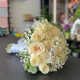Cream rose bouquet with baby's breath and greenery