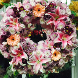 Standing Wreath. The Photo Shows A Deluxe Size