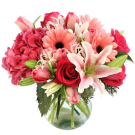 Pink and red mixed bouquet in a clear glass vase
