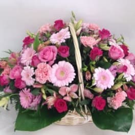 Pink mixed flower basket with roses and daisies