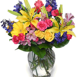 Colorful bouquet of mixed flowers in a clear glass vase