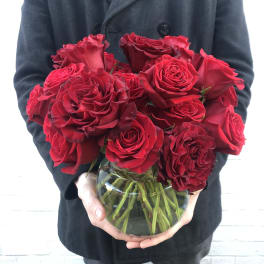 Bouquet of red roses in a clear glass vase