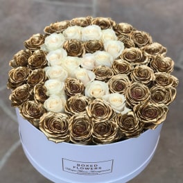 Round box of white and gold roses