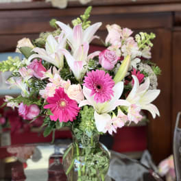 Pink and white mixed bouquet in a clear glass vase