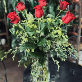 Bouquet of red roses in a clear glass vase
