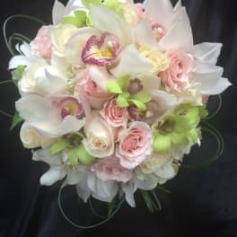 Bouquet of white orchids and pale pink roses