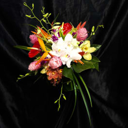 TROPICAL UNSTRUCTURED BRIDAL BOUQUET
