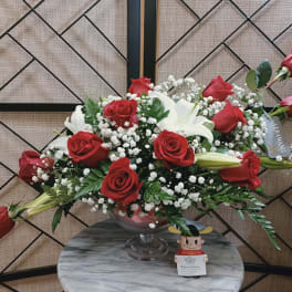 Red roses and white lilies in a glass vase