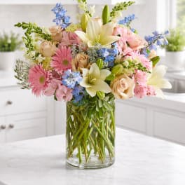Mixed pastel bouquet in a clear glass vase